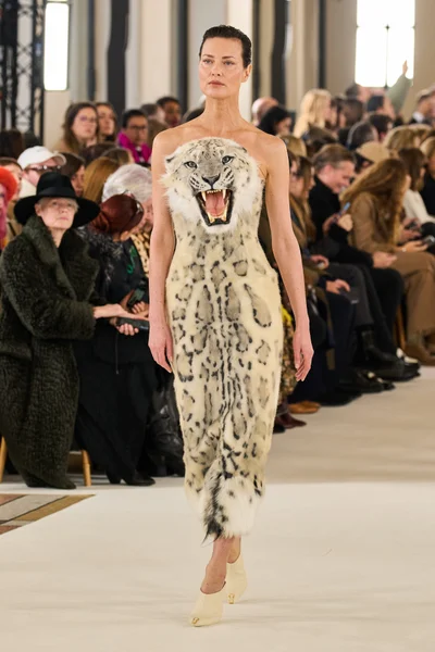 Look 10